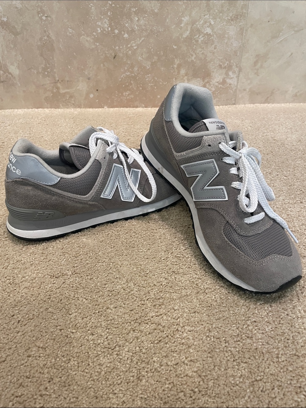 Men’s classic New Balance 574 in gray with white, size 8, barely worn